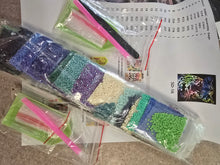 Load image into Gallery viewer, 40x50-Square Drill-Full Drill-Poured Glue-Diamond Painting-Glow Colourful Leopard